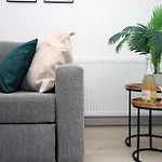 Stylish Home In Bath With Driveway Parking, 10Min From City