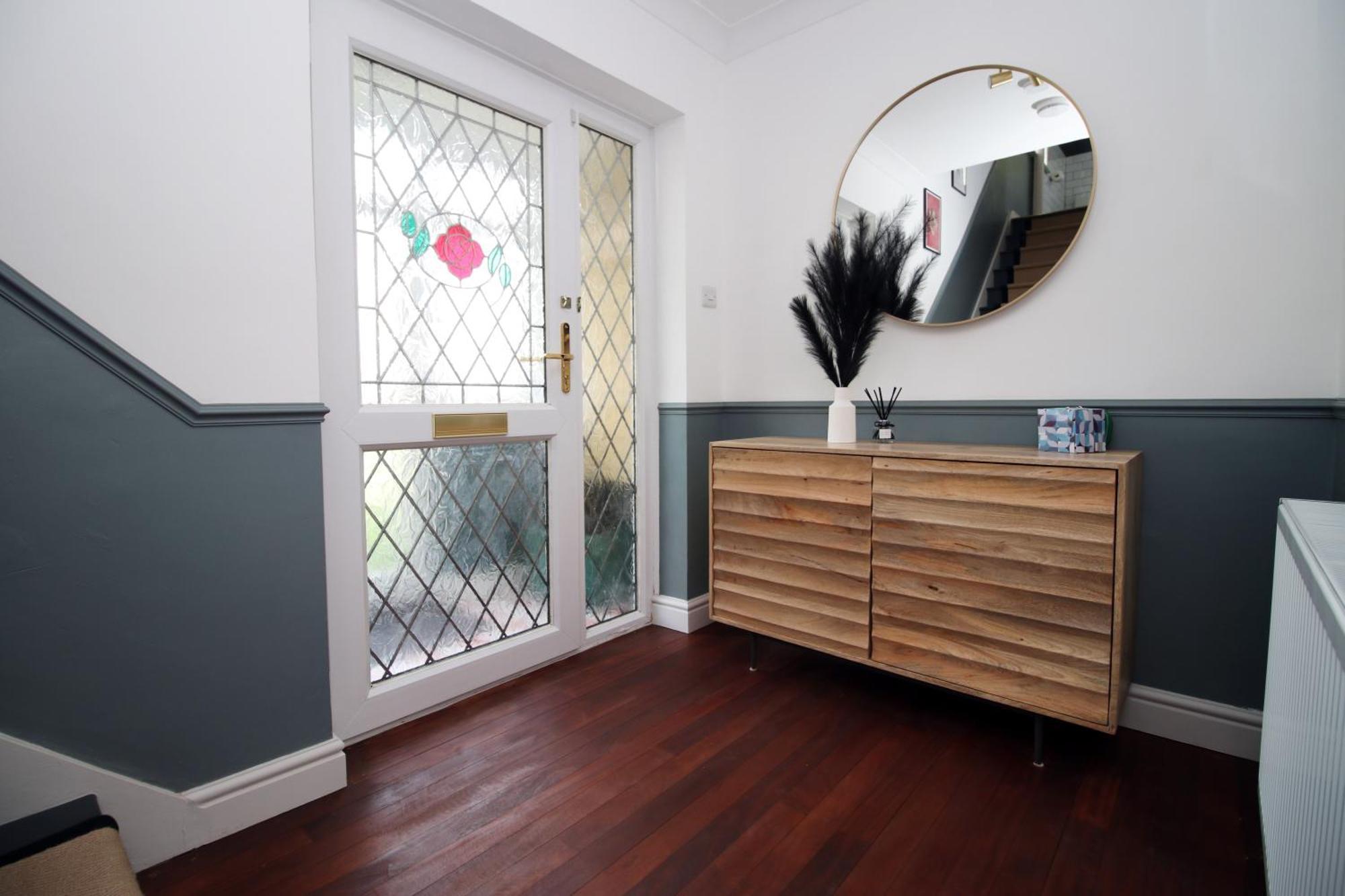 Holiday home Stylish In With Driveway Parking, 10min From *