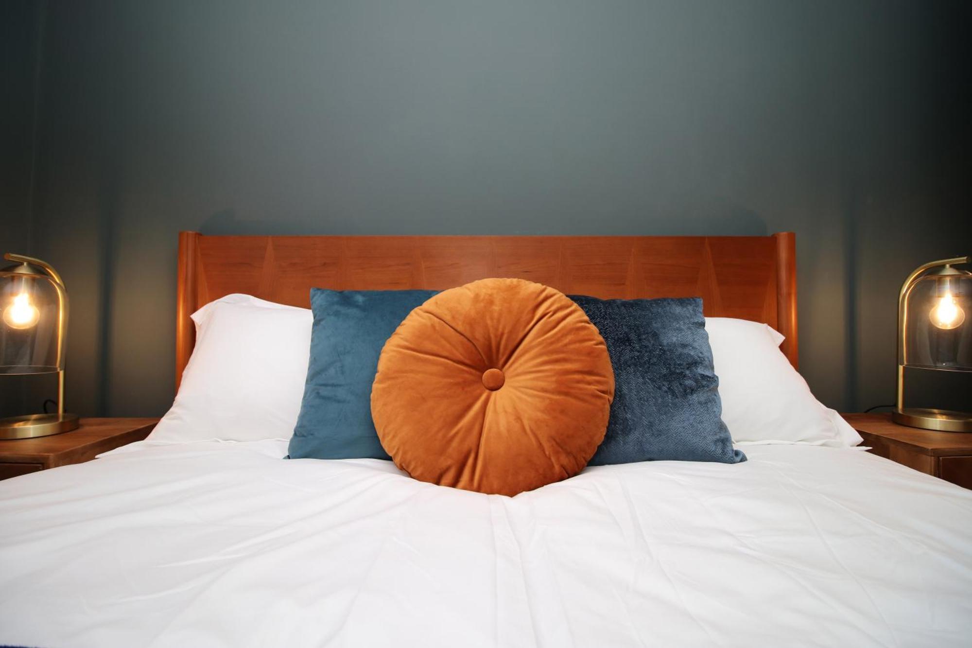 Stylish In With Driveway Parking, 10min From * Bath