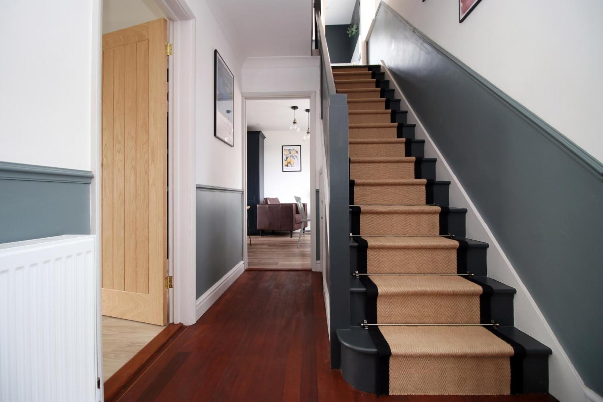 Stylish In With Driveway Parking, 10min From Bath