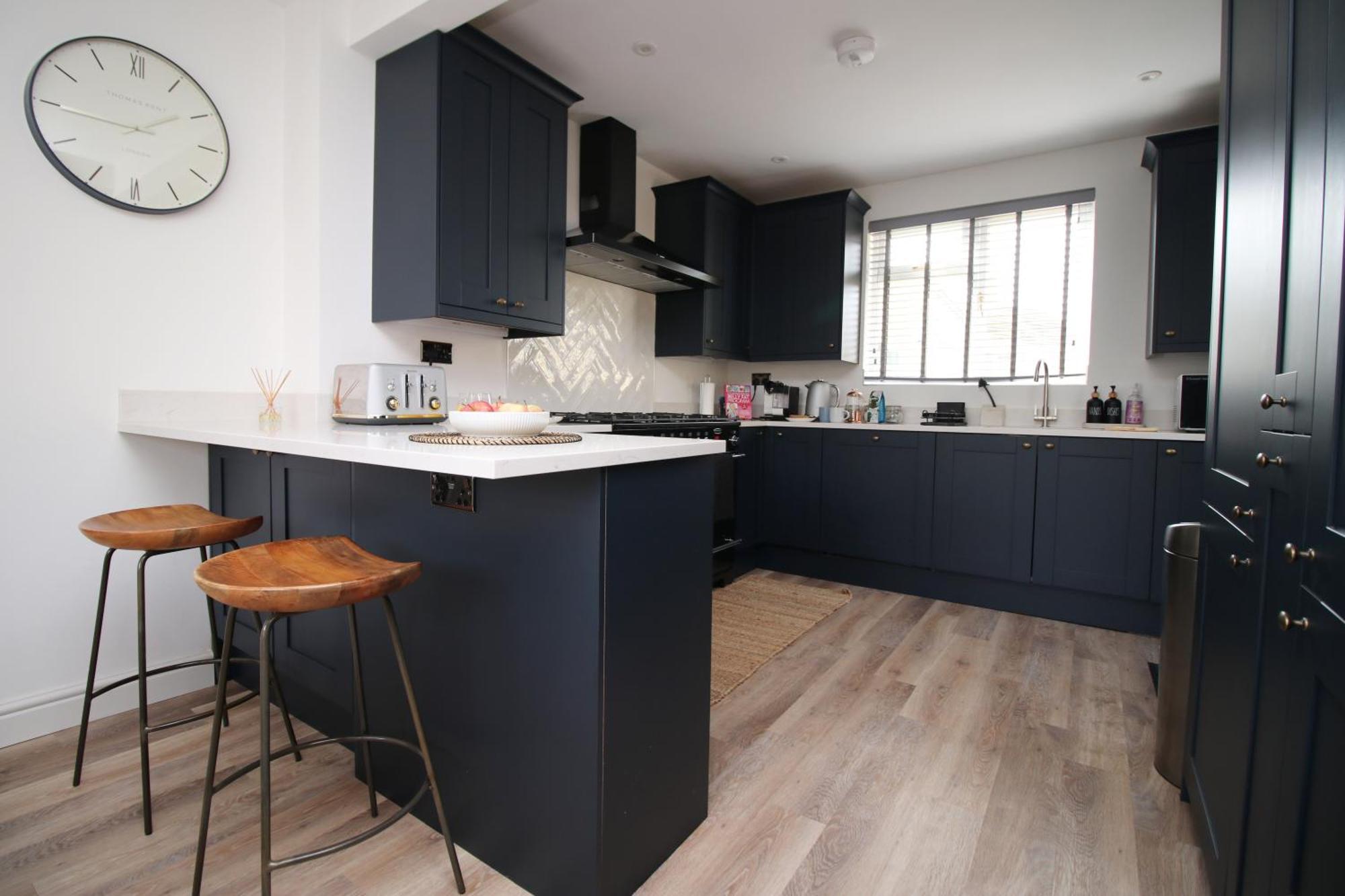 Stylish In With Driveway Parking, 10min From Holiday home Bath